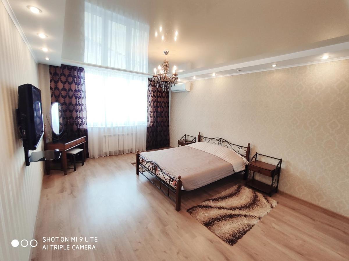 Panoramic View Lux Apartment On Metro Osokorky Kiev Esterno foto