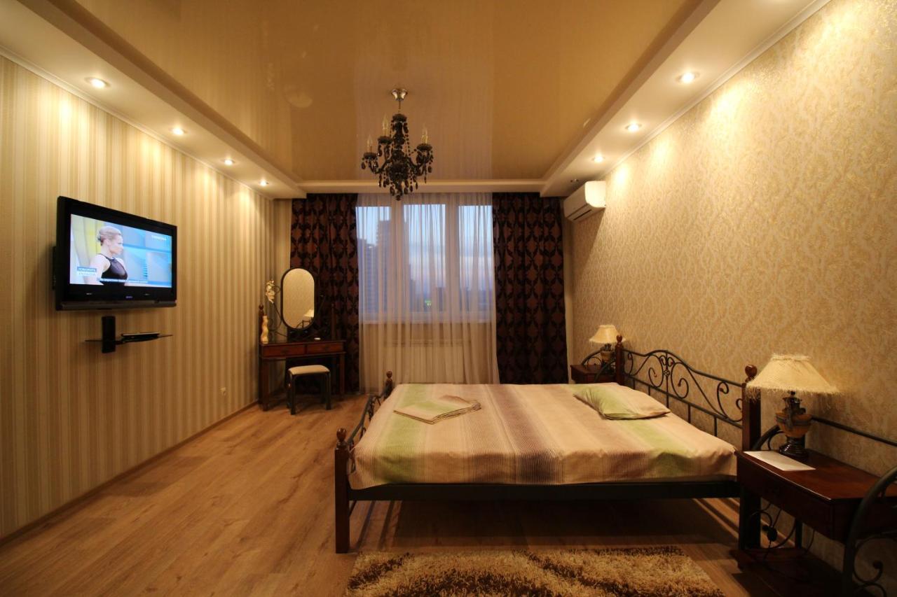 Panoramic View Lux Apartment On Metro Osokorky Kiev Esterno foto