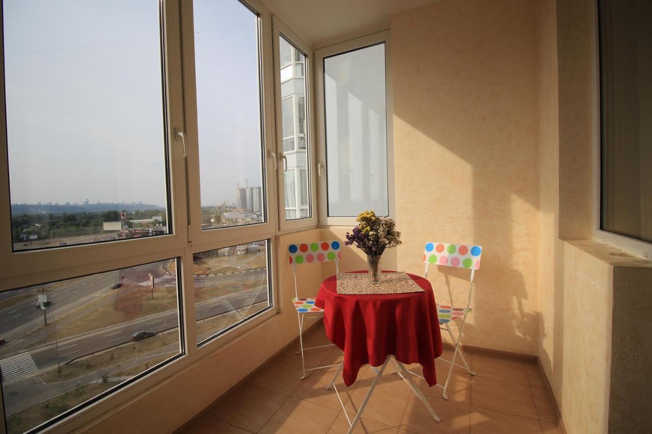 Panoramic View Lux Apartment On Metro Osokorky Kiev Esterno foto