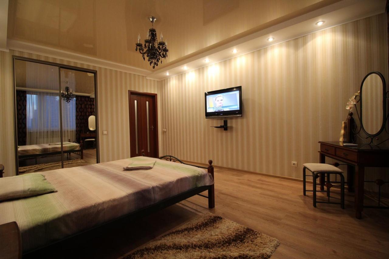 Panoramic View Lux Apartment On Metro Osokorky Kiev Esterno foto